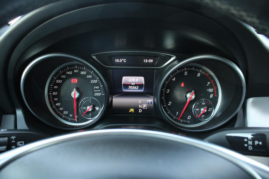 Mercedes-Benz GLA 180 Business | Afneembare Trekhaak | AMG Line Velgen | Stoelverwarming | Sportstoelen Alcantara | Camera |