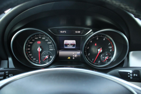 Mercedes-Benz GLA 180 Business | Afneembare Trekhaak | AMG Line Velgen | Stoelverwarming | Sportstoelen Alcantara | Camera |