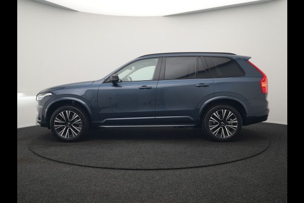 Volvo XC90 T8 Recharge AWD Plus Dark LONG RANGE 7 Persoons PHEV 455pk Dealer O.H. | Trekhaak Af Fabriek | Adaptive Cruise | Camera | Harman / Kardon | Lederen Sportstoelen Memory & Verwarmd | Google Assistent | Keyless | Blis | Stuur Verwarmd | Apple Carplay | Plug In Hybrid