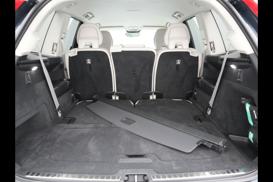 Volvo XC90 T8 Recharge AWD Plus Dark LONG RANGE 7 Persoons PHEV 455pk Dealer O.H. | Trekhaak Af Fabriek | Adaptive Cruise | Camera | Harman / Kardon | Lederen Sportstoelen Memory & Verwarmd | Google Assistent | Keyless | Blis | Stuur Verwarmd | Apple Carplay | Plug In Hybrid
