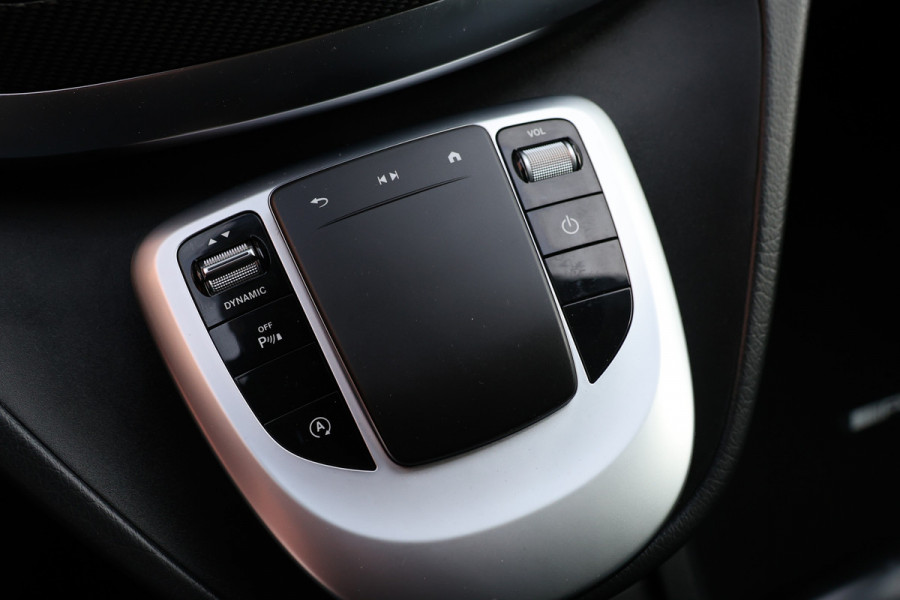 Mercedes-Benz V-Klasse 220d Lang DC | AMG | 360 Camera | CarPlay | Bi-Xenon | Lederen bekleding | Facelift model | Navigatie | 19'' AMG Velgen | Stoelverwarming | Kenwood Sound | DAB | Elek achterklep | Carbon afwerking | Sportonderstel | Dubbel cabine | Dealer onderhouden