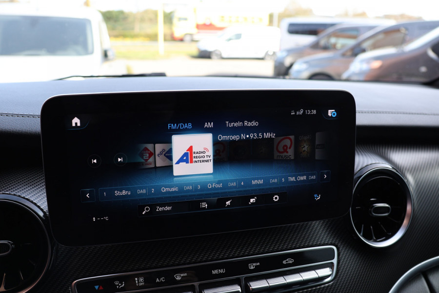 Mercedes-Benz V-Klasse 220d Lang DC | AMG | 360 Camera | CarPlay | Bi-Xenon | Lederen bekleding | Facelift model | Navigatie | 19'' AMG Velgen | Stoelverwarming | Kenwood Sound | DAB | Elek achterklep | Carbon afwerking | Sportonderstel | Dubbel cabine | Dealer onderhouden