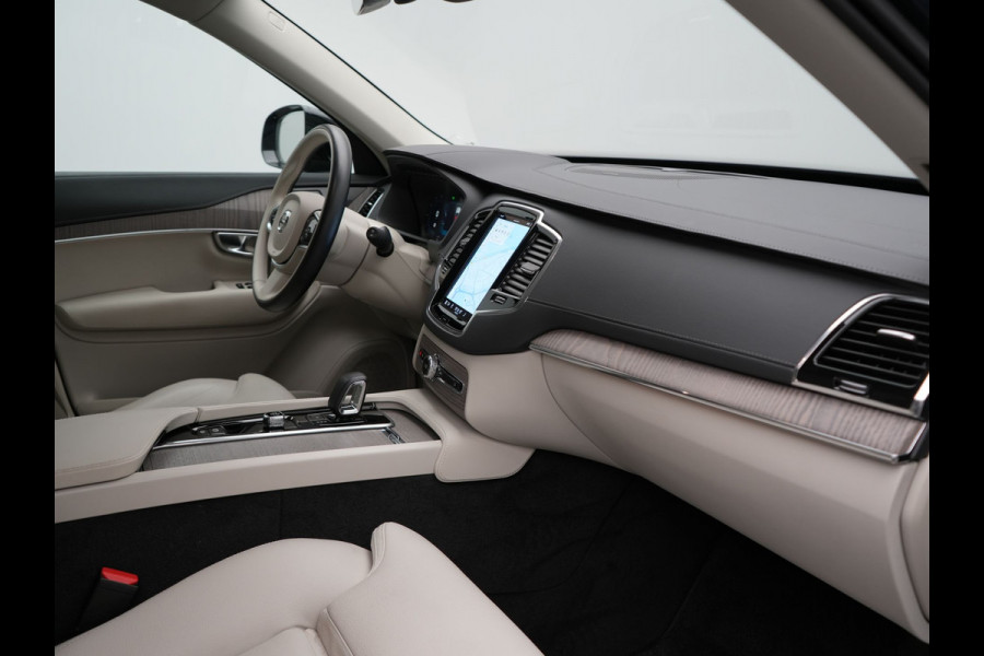 Volvo XC90 T8 Recharge AWD Plus Dark LONG RANGE 7 Persoons PHEV 455pk Dealer O.H. | Trekhaak Af Fabriek | Adaptive Cruise | Camera | Harman / Kardon | Lederen Sportstoelen Memory & Verwarmd | Google Assistent | Keyless | Blis | Stuur Verwarmd | Apple Carplay | Plug In Hybrid