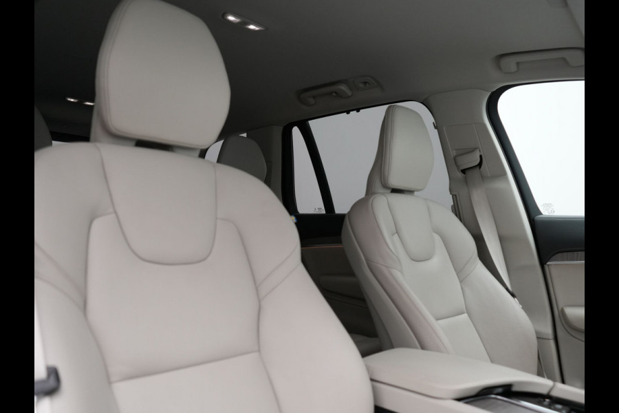 Volvo XC90 T8 Recharge AWD Plus Dark LONG RANGE 7 Persoons PHEV 455pk Dealer O.H. | Trekhaak Af Fabriek | Adaptive Cruise | Camera | Harman / Kardon | Lederen Sportstoelen Memory & Verwarmd | Google Assistent | Keyless | Blis | Stuur Verwarmd | Apple Carplay | Plug In Hybrid
