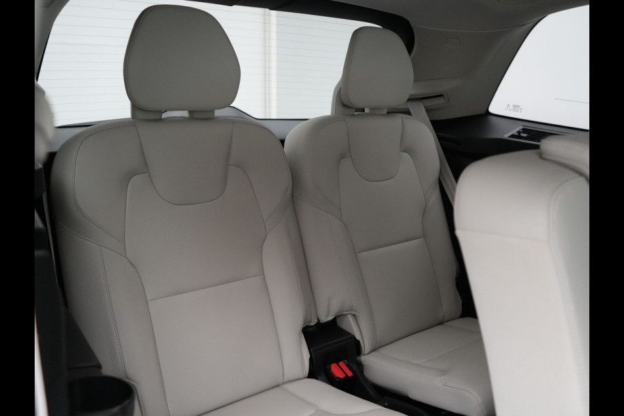 Volvo XC90 T8 Recharge AWD Plus Dark LONG RANGE 7 Persoons PHEV 455pk Dealer O.H. | Trekhaak Af Fabriek | Adaptive Cruise | Camera | Harman / Kardon | Lederen Sportstoelen Memory & Verwarmd | Google Assistent | Keyless | Blis | Stuur Verwarmd | Apple Carplay | Plug In Hybrid