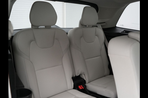 Volvo XC90 T8 Recharge AWD Plus Dark LONG RANGE 7 Persoons PHEV 455pk Dealer O.H. | Trekhaak Af Fabriek | Adaptive Cruise | Camera | Harman / Kardon | Lederen Sportstoelen Memory & Verwarmd | Google Assistent | Keyless | Blis | Stuur Verwarmd | Apple Carplay | Plug In Hybrid
