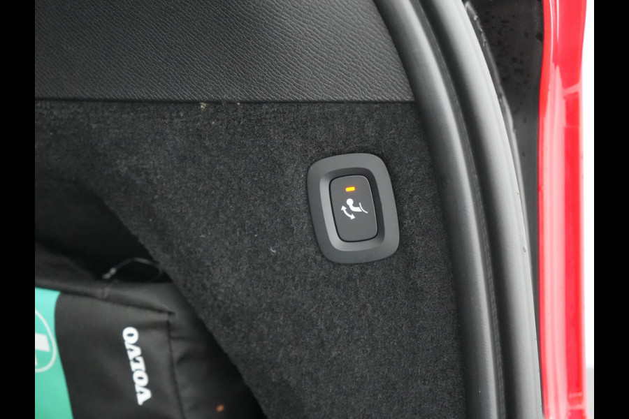 Volvo XC90 T8 Recharge AWD Plus Dark LONG RANGE 7 Persoons PHEV 455pk Dealer O.H. | Trekhaak Af Fabriek | Adaptive Cruise | Camera | Harman / Kardon | Lederen Sportstoelen Memory & Verwarmd | Google Assistent | Keyless | Blis | Stuur Verwarmd | Apple Carplay | Plug In Hybrid