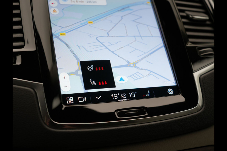 Volvo XC90 T8 Recharge AWD Plus Dark LONG RANGE 7 Persoons PHEV 455pk Dealer O.H. | Trekhaak Af Fabriek | Adaptive Cruise | Camera | Harman / Kardon | Lederen Sportstoelen Memory & Verwarmd | Google Assistent | Keyless | Blis | Stuur Verwarmd | Apple Carplay | Plug In Hybrid