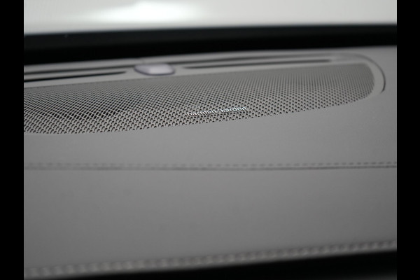 Volvo XC90 T8 Recharge AWD Plus Dark LONG RANGE 7 Persoons PHEV 455pk Dealer O.H. | Trekhaak Af Fabriek | Adaptive Cruise | Camera | Harman / Kardon | Lederen Sportstoelen Memory & Verwarmd | Google Assistent | Keyless | Blis | Stuur Verwarmd | Apple Carplay | Plug In Hybrid