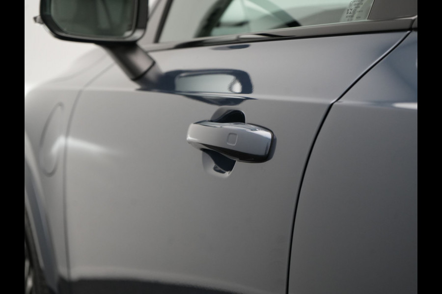 Volvo XC90 T8 Recharge AWD Plus Dark LONG RANGE 7 Persoons PHEV 455pk Dealer O.H. | Trekhaak Af Fabriek | Adaptive Cruise | Camera | Harman / Kardon | Lederen Sportstoelen Memory & Verwarmd | Google Assistent | Keyless | Blis | Stuur Verwarmd | Apple Carplay | Plug In Hybrid