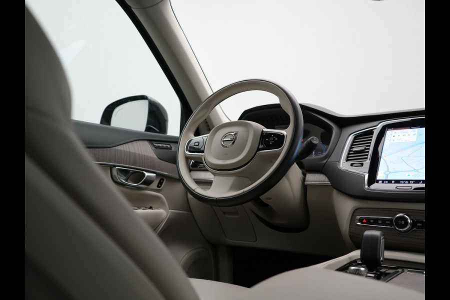 Volvo XC90 T8 Recharge AWD Plus Dark LONG RANGE 7 Persoons PHEV 455pk Dealer O.H. | Trekhaak Af Fabriek | Adaptive Cruise | Camera | Harman / Kardon | Lederen Sportstoelen Memory & Verwarmd | Google Assistent | Keyless | Blis | Stuur Verwarmd | Apple Carplay | Plug In Hybrid