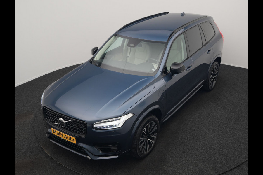 Volvo XC90 T8 Recharge AWD Plus Dark LONG RANGE 7 Persoons PHEV 455pk Dealer O.H. | Trekhaak Af Fabriek | Adaptive Cruise | Camera | Harman / Kardon | Lederen Sportstoelen Memory & Verwarmd | Google Assistent | Keyless | Blis | Stuur Verwarmd | Apple Carplay | Plug In Hybrid