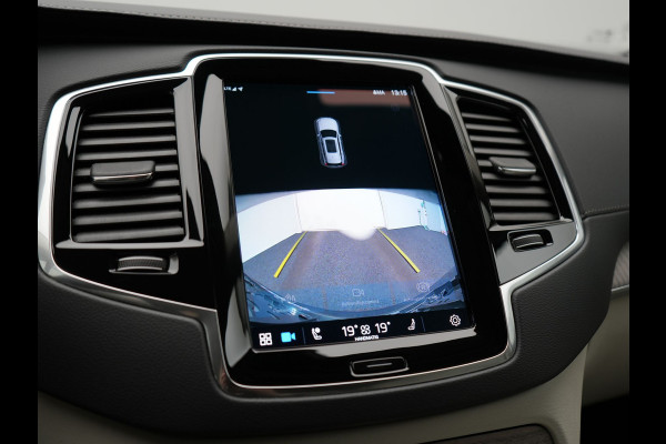 Volvo XC90 T8 Recharge AWD Plus Dark LONG RANGE 7 Persoons PHEV 455pk Dealer O.H. | Trekhaak Af Fabriek | Adaptive Cruise | Camera | Harman / Kardon | Lederen Sportstoelen Memory & Verwarmd | Google Assistent | Keyless | Blis | Stuur Verwarmd | Apple Carplay | Plug In Hybrid