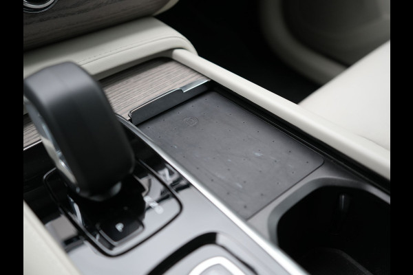 Volvo XC90 T8 Recharge AWD Plus Dark LONG RANGE 7 Persoons PHEV 455pk Dealer O.H. | Trekhaak Af Fabriek | Adaptive Cruise | Camera | Harman / Kardon | Lederen Sportstoelen Memory & Verwarmd | Google Assistent | Keyless | Blis | Stuur Verwarmd | Apple Carplay | Plug In Hybrid