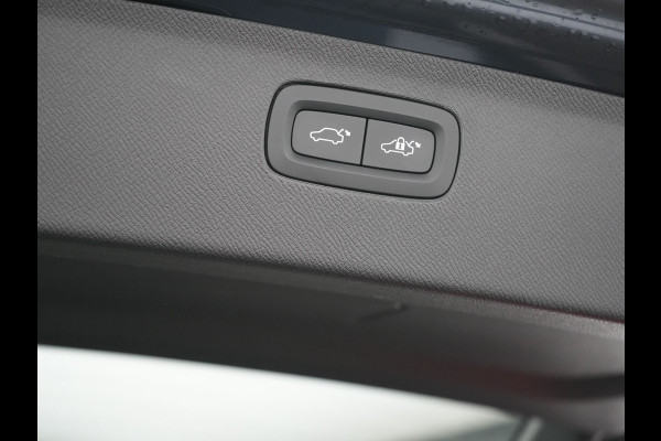 Volvo XC90 T8 Recharge AWD Plus Dark LONG RANGE 7 Persoons PHEV 455pk Dealer O.H. | Trekhaak Af Fabriek | Adaptive Cruise | Camera | Harman / Kardon | Lederen Sportstoelen Memory & Verwarmd | Google Assistent | Keyless | Blis | Stuur Verwarmd | Apple Carplay | Plug In Hybrid
