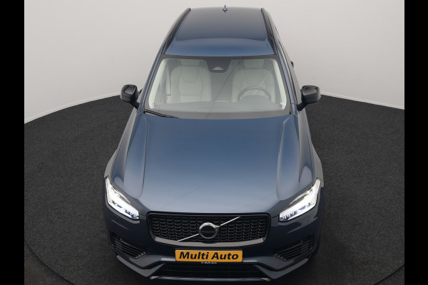 Volvo XC90 T8 Recharge AWD Plus Dark LONG RANGE 7 Persoons PHEV 455pk Dealer O.H. | Trekhaak Af Fabriek | Adaptive Cruise | Camera | Harman / Kardon | Lederen Sportstoelen Memory & Verwarmd | Google Assistent | Keyless | Blis | Stuur Verwarmd | Apple Carplay | Plug In Hybrid