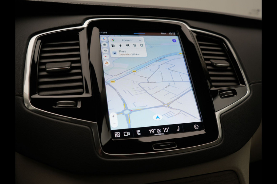 Volvo XC90 T8 Recharge AWD Plus Dark LONG RANGE 7 Persoons PHEV 455pk Dealer O.H. | Trekhaak Af Fabriek | Adaptive Cruise | Camera | Harman / Kardon | Lederen Sportstoelen Memory & Verwarmd | Google Assistent | Keyless | Blis | Stuur Verwarmd | Apple Carplay | Plug In Hybrid