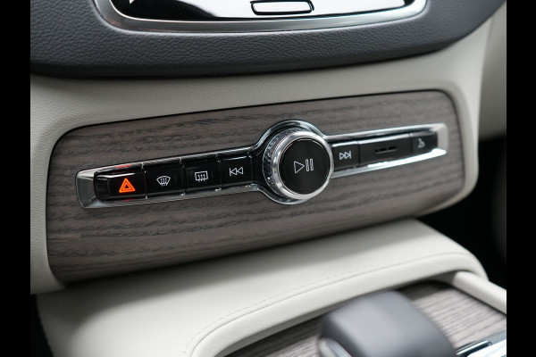Volvo XC90 T8 Recharge AWD Plus Dark LONG RANGE 7 Persoons PHEV 455pk Dealer O.H. | Trekhaak Af Fabriek | Adaptive Cruise | Camera | Harman / Kardon | Lederen Sportstoelen Memory & Verwarmd | Google Assistent | Keyless | Blis | Stuur Verwarmd | Apple Carplay | Plug In Hybrid