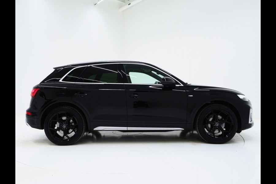 Audi Q5 55 TFSI e quattro Competition S-Line | Panoramadak | Luchtvering | Camera | Virtual | Keyless | DAB | Carplay