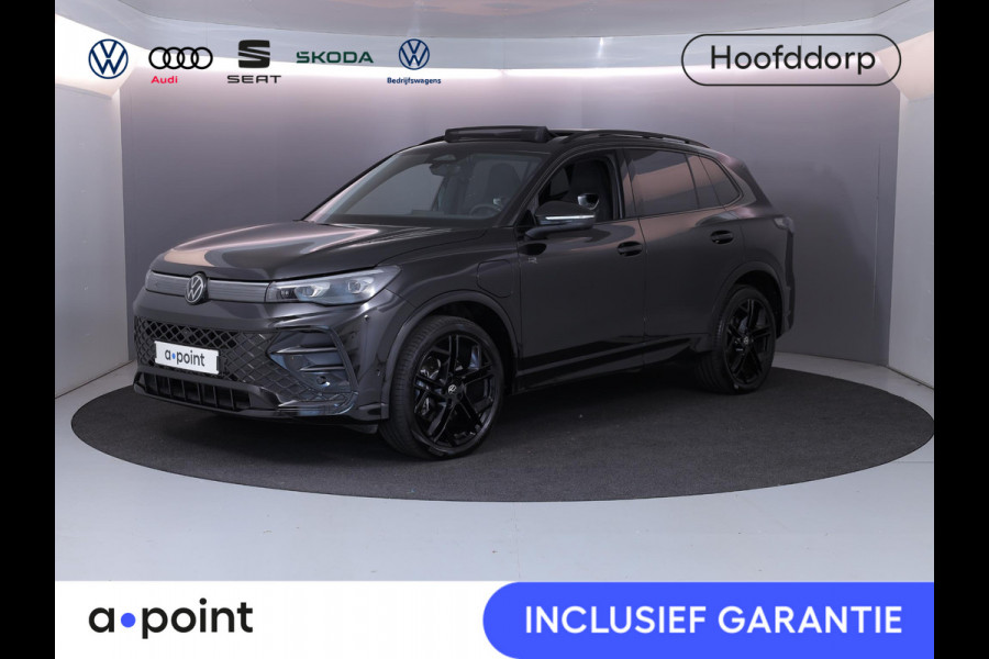 Volkswagen Tiguan 1.5 eHybrid R-Line Edition 204 pk Automaat (DSG) | Verlengde garantie | Navigatie | Panoramadak | Trekhaak (wegklapbaar) | Parkeersensoren (Park assist) | Rondomzicht camera | Stoelverwarming v/a | R-Line |