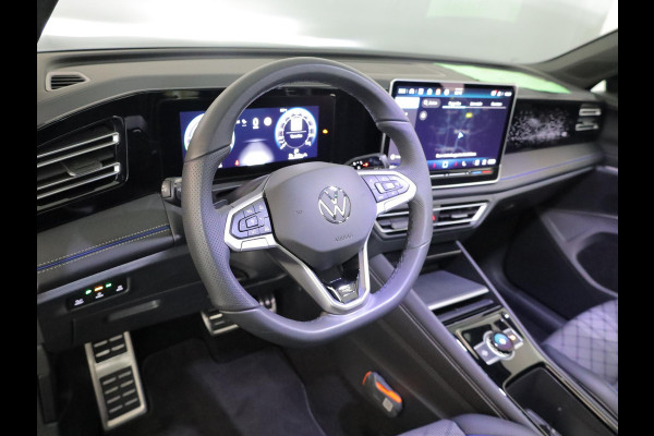 Volkswagen Tiguan 1.5 eHybrid R-Line Edition 204 pk Automaat (DSG) | Verlengde garantie | Navigatie | Panoramadak | Trekhaak (wegklapbaar) | Parkeersensoren (Park assist) | Rondomzicht camera | Stoelverwarming v/a | R-Line |