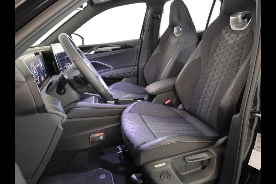 Volkswagen Tiguan 1.5 eHybrid R-Line Edition 204 pk Automaat (DSG) | Verlengde garantie | Navigatie | Panoramadak | Trekhaak (wegklapbaar) | Parkeersensoren (Park assist) | Rondomzicht camera | Stoelverwarming v/a | R-Line |