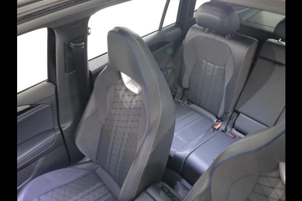 Volkswagen Tiguan 1.5 eHybrid R-Line Edition 204 pk Automaat (DSG) | Verlengde garantie | Navigatie | Panoramadak | Trekhaak (wegklapbaar) | Parkeersensoren (Park assist) | Rondomzicht camera | Stoelverwarming v/a | R-Line |