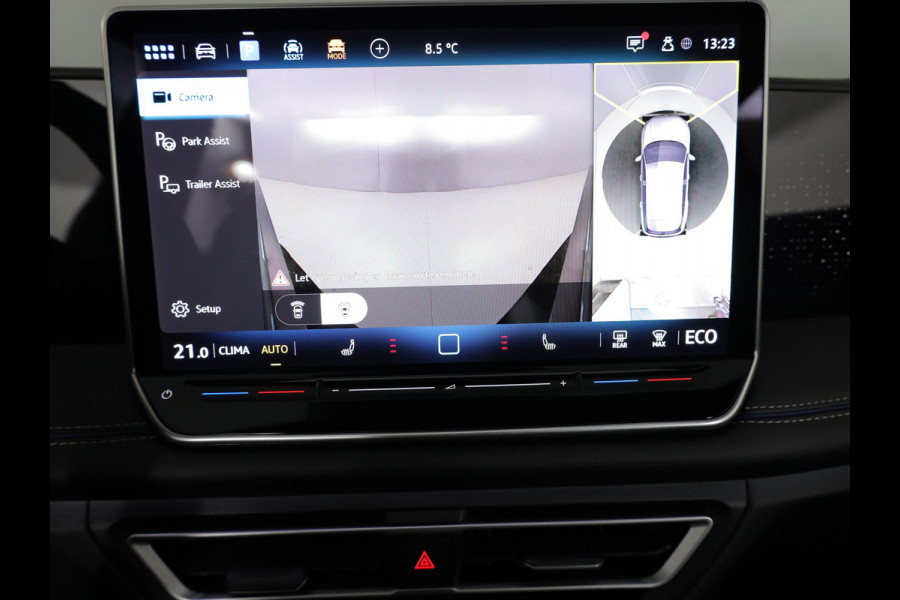 Volkswagen Tiguan 1.5 eHybrid R-Line Edition 204 pk Automaat (DSG) | Verlengde garantie | Navigatie | Panoramadak | Trekhaak (wegklapbaar) | Parkeersensoren (Park assist) | Rondomzicht camera | Stoelverwarming v/a | R-Line |