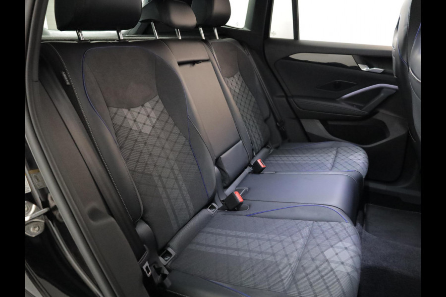 Volkswagen Tiguan 1.5 eHybrid R-Line Edition 204 pk Automaat (DSG) | Verlengde garantie | Navigatie | Panoramadak | Trekhaak (wegklapbaar) | Parkeersensoren (Park assist) | Rondomzicht camera | Stoelverwarming v/a | R-Line |