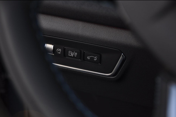 Lynk & Co 01 262PK Automaat / 360 Camera / Adaptieve cruise control / Elektrische stoelen / BLIS / Stoelverwarming / Elektrische achterklep / Climate control / Parkeersensoren met camera / Regensensor / Keyless entry /