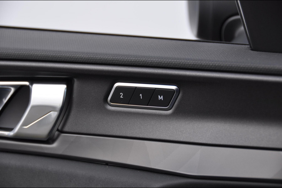 Lynk & Co 01 262PK Automaat / 360 Camera / Adaptieve cruise control / Elektrische stoelen / BLIS / Stoelverwarming / Elektrische achterklep / Climate control / Parkeersensoren met camera / Regensensor / Keyless entry /