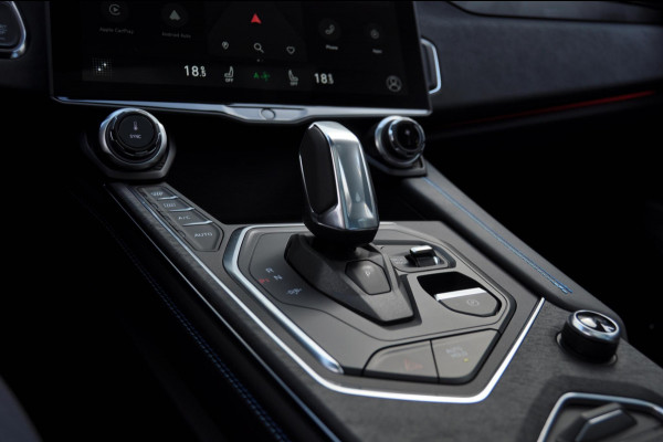 Lynk & Co 01 262PK Automaat / 360 Camera / Adaptieve cruise control / Elektrische stoelen / BLIS / Stoelverwarming / Elektrische achterklep / Climate control / Parkeersensoren met camera / Regensensor / Keyless entry /