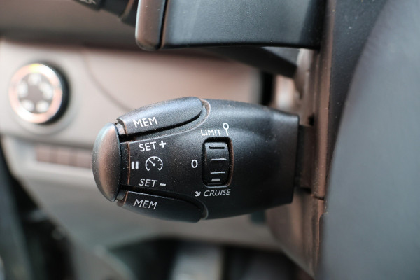 Peugeot Expert 2.0 BlueHDI 180 Long DC | Dubbel Cabine | 6-Zitter | Bi-Xenon | CarPlay | Camera | Navigatie | Stoelverwarming | L+R Schuifdeur | Grip control | NAP Logisch | Nieuwe APK