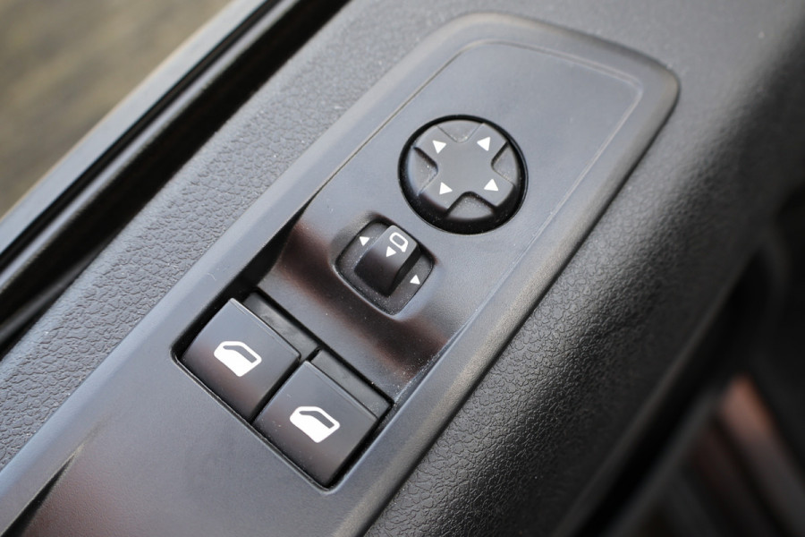 Peugeot Expert 2.0 BlueHDI 180 Long DC | Dubbel Cabine | 6-Zitter | Bi-Xenon | CarPlay | Camera | Navigatie | Stoelverwarming | L+R Schuifdeur | Grip control | NAP Logisch | Nieuwe APK