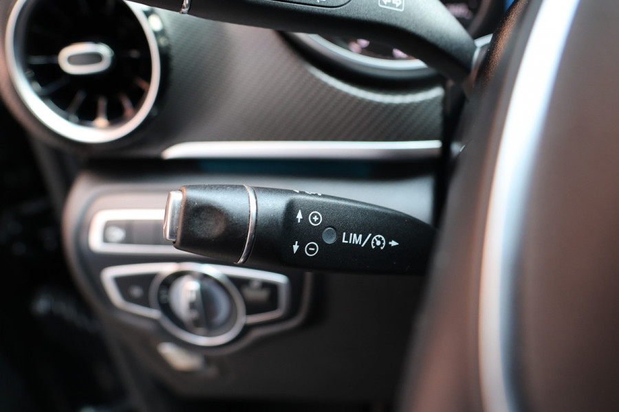 Mercedes-Benz V-Klasse 220d Lang DC | AMG | 360 Camera | CarPlay | Bi-Xenon | Lederen bekleding | Facelift model | Navigatie | 19'' AMG Velgen | Stoelverwarming | Kenwood Sound | DAB | Elek achterklep | Carbon afwerking | Sportonderstel | Dubbel cabine | Dealer onderhouden