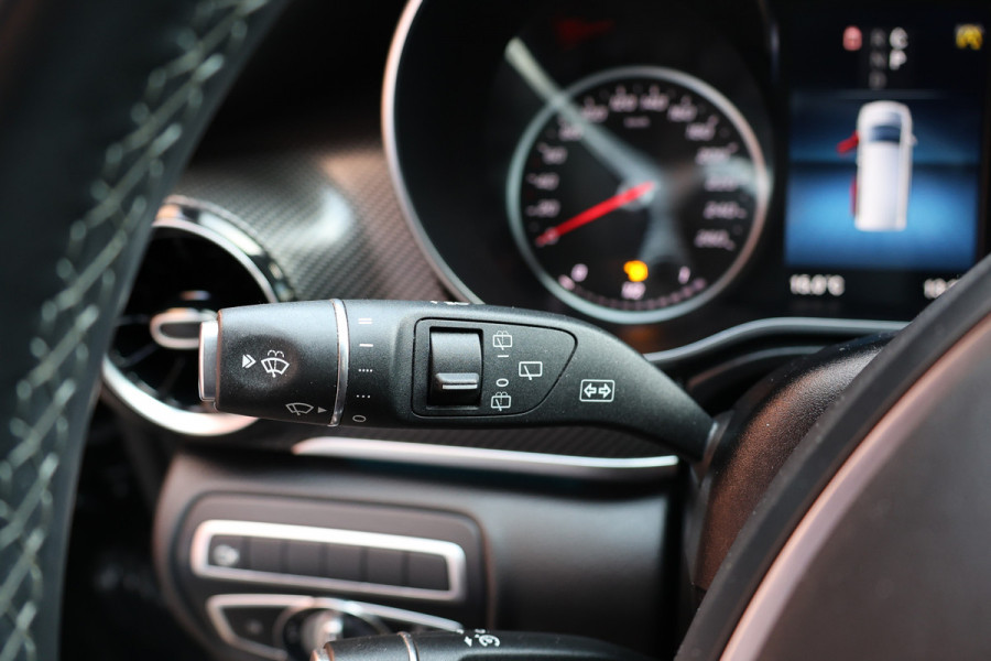 Mercedes-Benz V-Klasse 220d Lang DC | AMG | 360 Camera | CarPlay | Bi-Xenon | Lederen bekleding | Facelift model | Navigatie | 19'' AMG Velgen | Stoelverwarming | Kenwood Sound | DAB | Elek achterklep | Carbon afwerking | Sportonderstel | Dubbel cabine | Dealer onderhouden