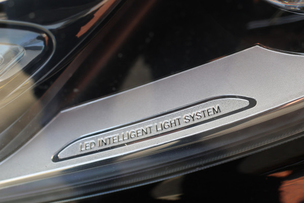 Mercedes-Benz V-Klasse 220d Lang DC | AMG | 360 Camera | CarPlay | Bi-Xenon | Lederen bekleding | Facelift model | Navigatie | 19'' AMG Velgen | Stoelverwarming | Kenwood Sound | DAB | Elek achterklep | Carbon afwerking | Sportonderstel | Dubbel cabine | Dealer onderhouden