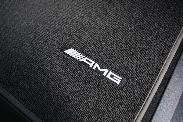 Mercedes-Benz V-Klasse 220d Lang DC | AMG | 360 Camera | CarPlay | Bi-Xenon | Lederen bekleding | Facelift model | Navigatie | 19'' AMG Velgen | Stoelverwarming | Kenwood Sound | DAB | Elek achterklep | Carbon afwerking | Sportonderstel | Dubbel cabine | Dealer onderhouden