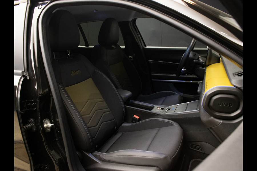 Jeep Avenger Avenger 54 kWh (APPLE CARPLAY,NAVI,CAMERA,PDC,SPORTSTOELEN,ACC,LM VELGEN,NETTESTAAT)