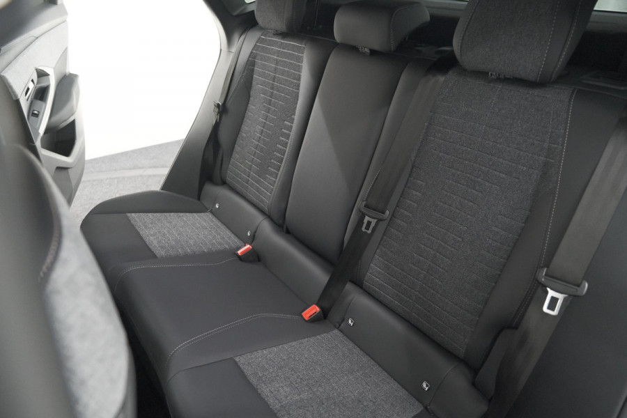 Peugeot 3008 136 Hybrid e-DCS6 Allure | Stoelverwarming | Camera | Apple Carplay