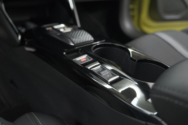 Peugeot 208 Hybrid 136 e-DCS6 GT | Camera | Apple Carplay | Parkeersensoren