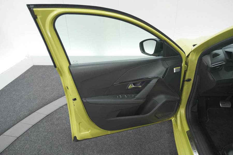 Peugeot 208 Hybrid 136 e-DCS6 GT | Camera | Apple Carplay | Parkeersensoren