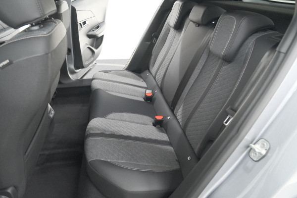 Peugeot 2008 1.2 Hybrid 145 Allure | 360 Camera | Adaptieve Cruise Control | Dodehoekdetectie | Apple Carplay