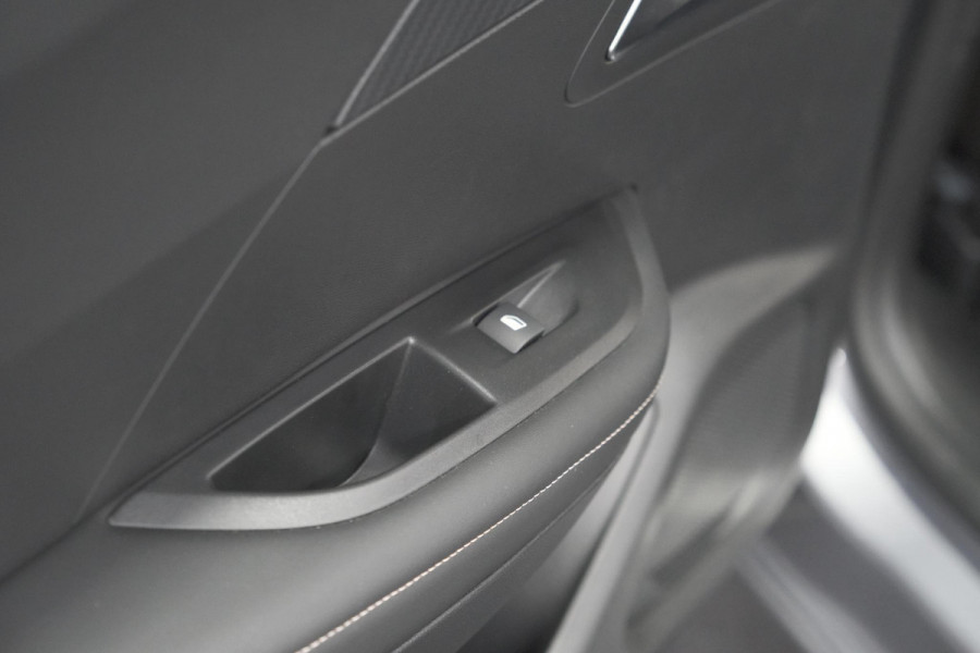Peugeot 2008 1.2 Hybrid 145 Allure | 360 Camera | Adaptieve Cruise Control | Dodehoekdetectie | Apple Carplay
