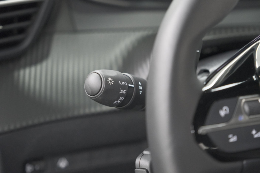 Peugeot 2008 1.2 Hybrid 145 Allure | 360 Camera | Adaptieve Cruise Control | Dodehoekdetectie | Apple Carplay