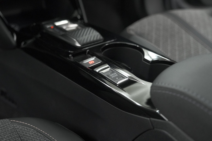 Peugeot 2008 1.2 Hybrid 145 Allure | 360 Camera | Adaptieve Cruise Control | Dodehoekdetectie | Apple Carplay