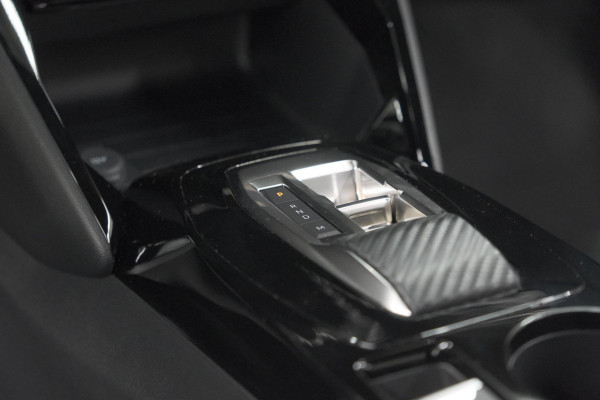 Peugeot 2008 1.2 Hybrid 145 Allure | 360 Camera | Adaptieve Cruise Control | Dodehoekdetectie | Apple Carplay