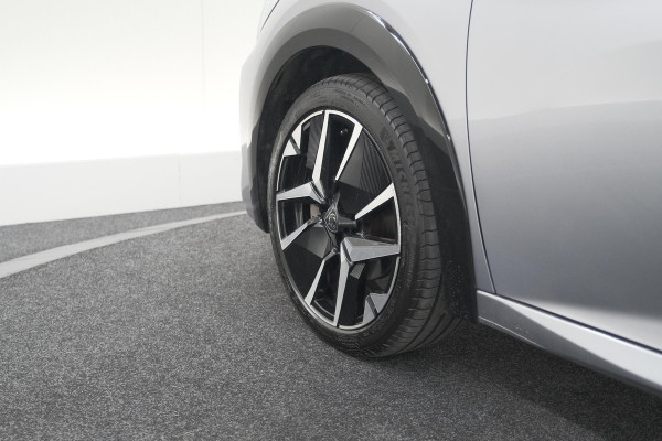 Peugeot 208 Hybrid 136 e-DCS6 GT | Camera | Apple Carplay & Android Auto | Parkeersensoren