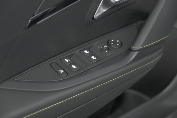Peugeot 208 Hybrid 136 e-DCS6 GT | Camera | Apple Carplay & Android Auto | Parkeersensoren