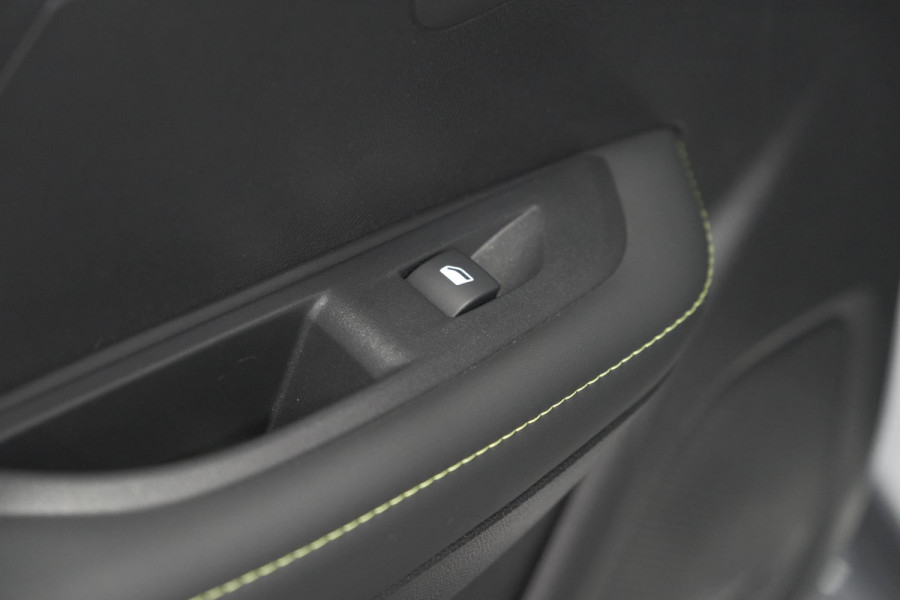 Peugeot 208 Hybrid 136 e-DCS6 GT | Camera | Apple Carplay & Android Auto | Parkeersensoren